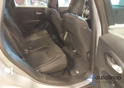 2015 Jeep Cherokee Latitude z USA, uszkodzony, nr VIN 1C4PJMCS2FW610665